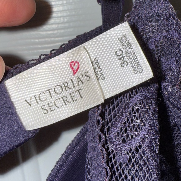Vintage Victoria’s Secret Lace & Mesh Bra - Picture 2 of 8